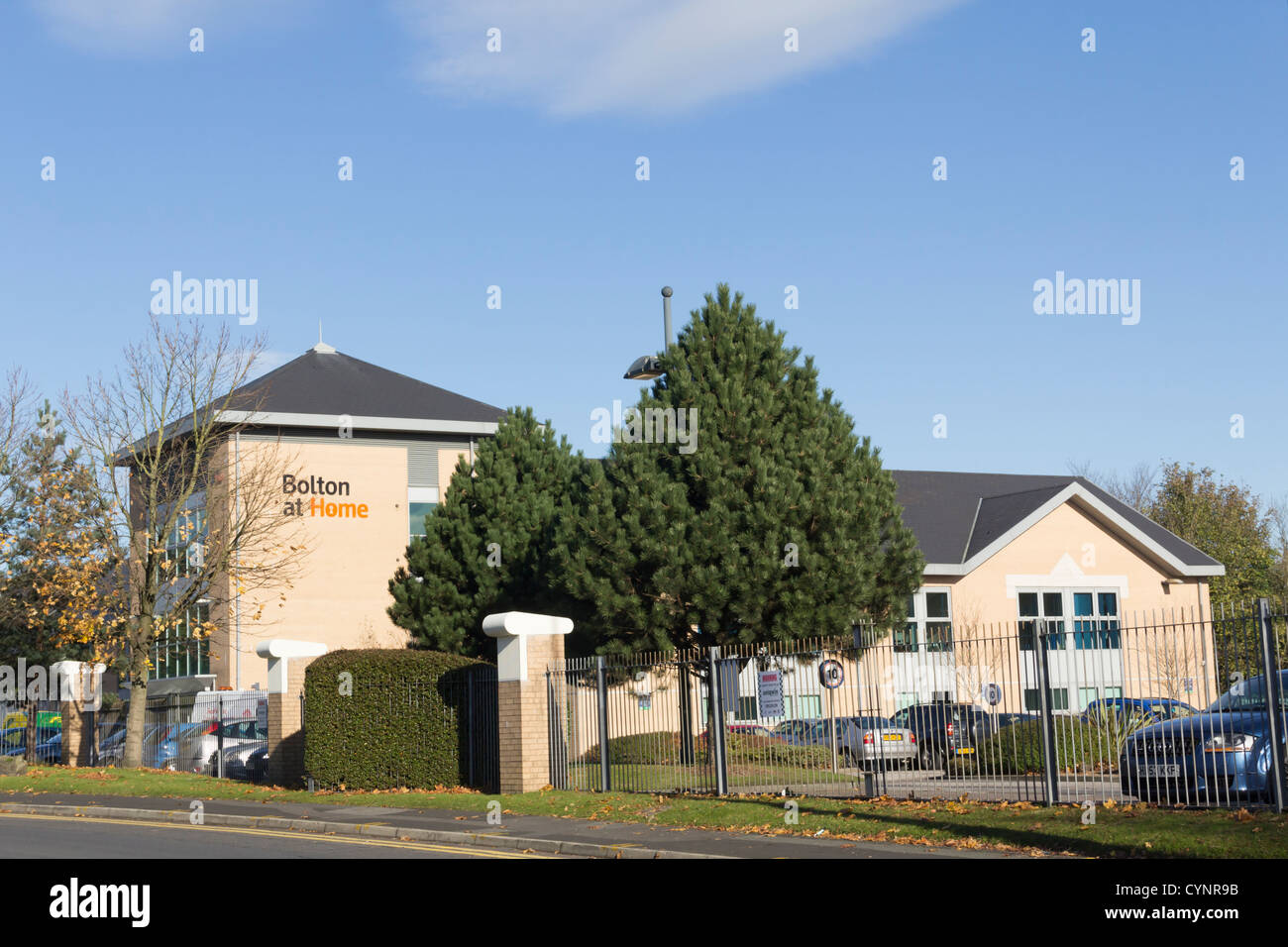 Bolton en casa oficinas principales en 'El Patio' office park, Calvin Street, Bolton. La