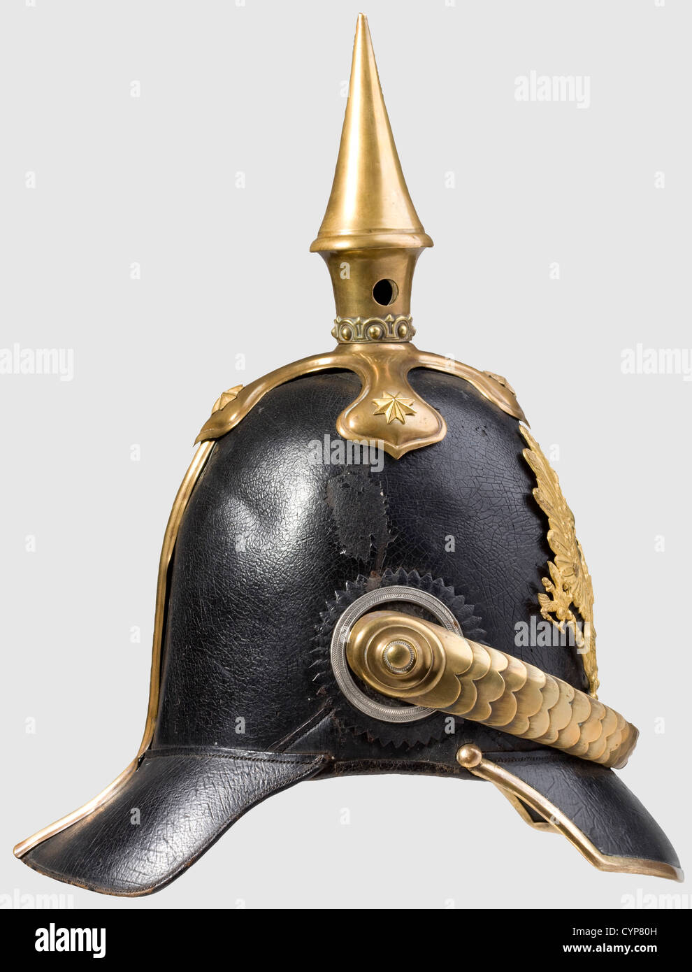 Un modelo 1842 casco para oficiales de infantería, cráneo de cuero lacado  negro, accesorios dorados. Águila en dorado original vivo con bordes  pulidos. Básculas de madera, berberberberechos. Viseras forradas en  verde/rojo, forro