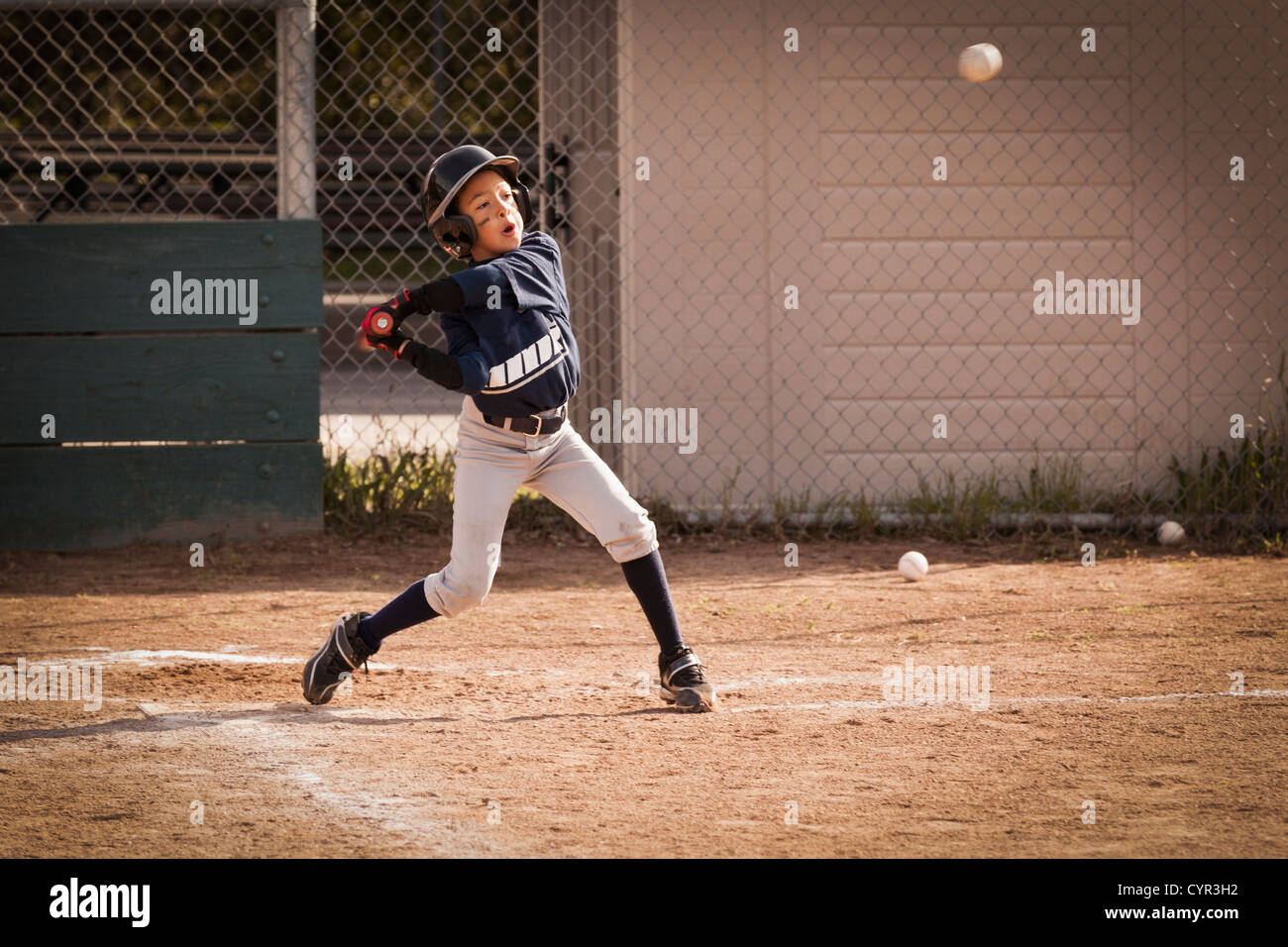 African American boy jugando béisbol Foto de stock