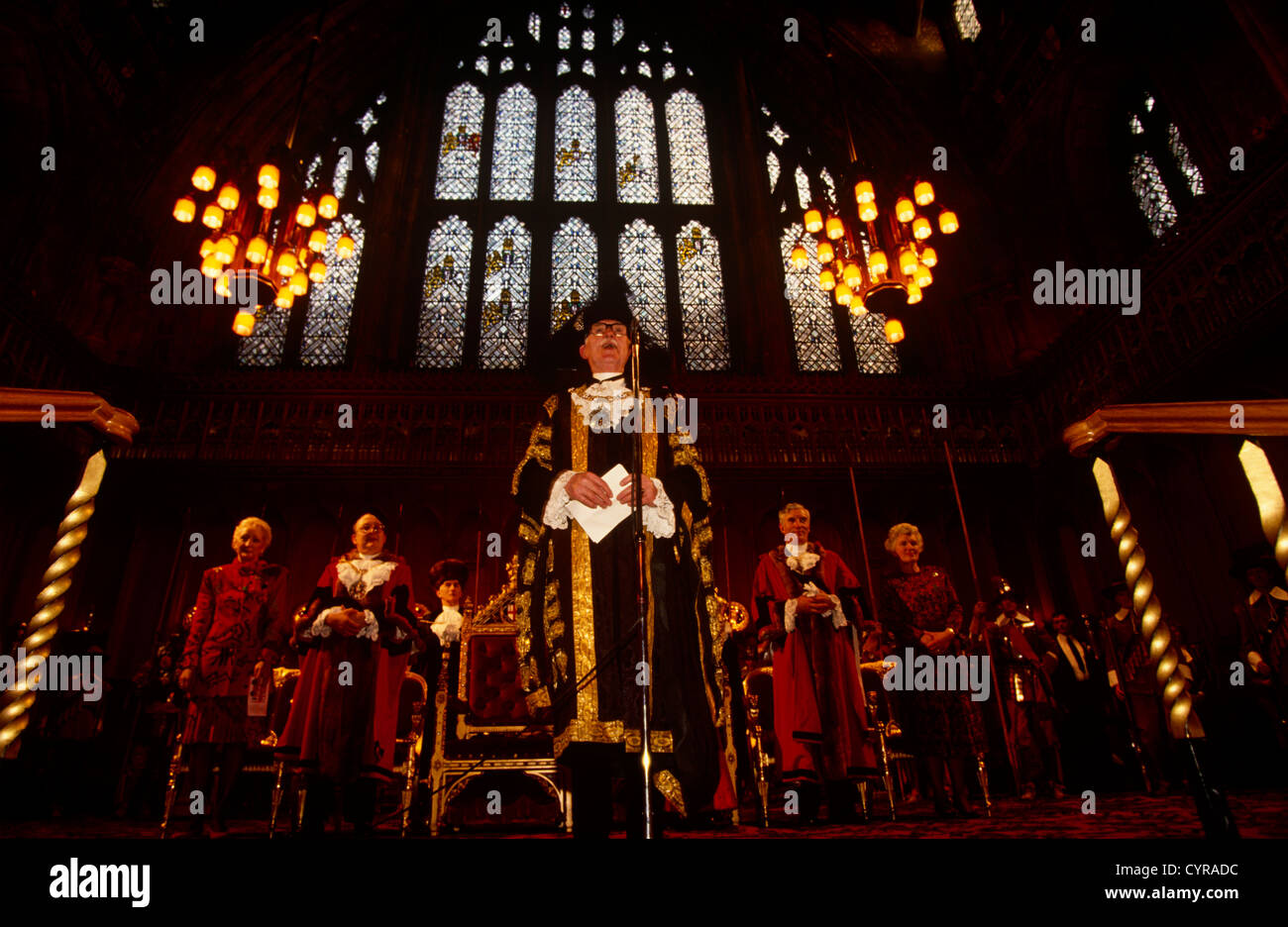 Señor Alcalde de Londres hace un discurso delante de los invitados y VIPs, albergando su fiesta anual en el Guildhall. Foto de stock