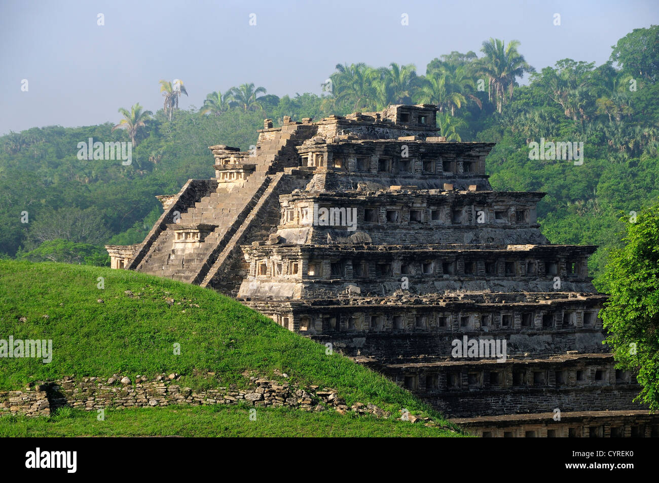 Papantla, Veracruz, México, sitio arqueológico de El Tajin, Pirámide de los nichos de la Juaegos Papantla, Veracruz, México, sitio arqueológico de El Tajin, Pirámide de los nichos de la Juaegos