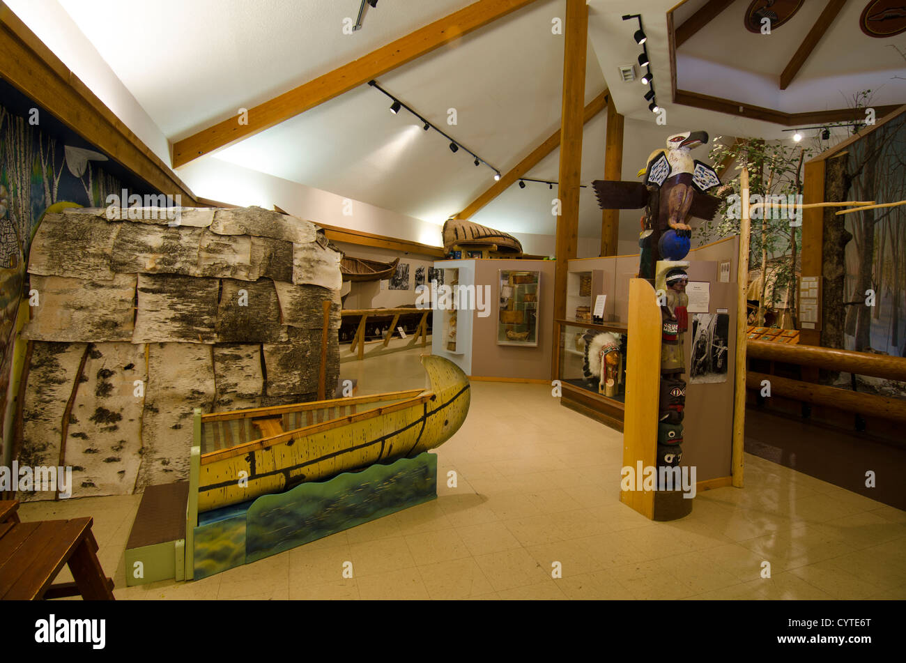 Exhibiciones en el George W. Brown Jr. Ojibwe Museo y Centro Cultural en la ciudad de Northwoods Lac du Flambeau, Wisconsin. Foto de stock