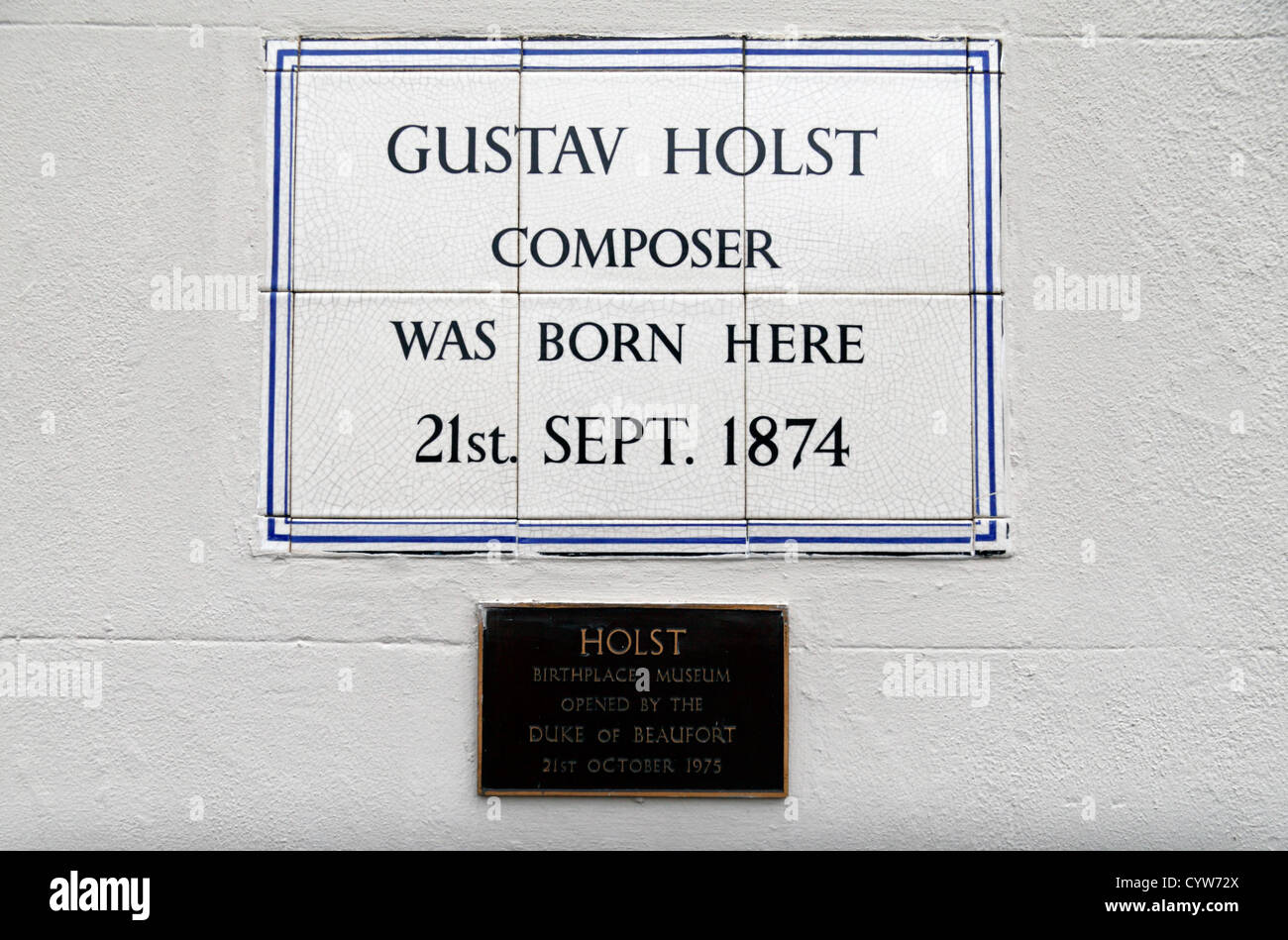 Una placa en el exterior de la entrada del (Gustav Holst) Museo Casa Natal de Clarence Road, Cheltenham, Gloucestershire, Inglaterra. Foto de stock