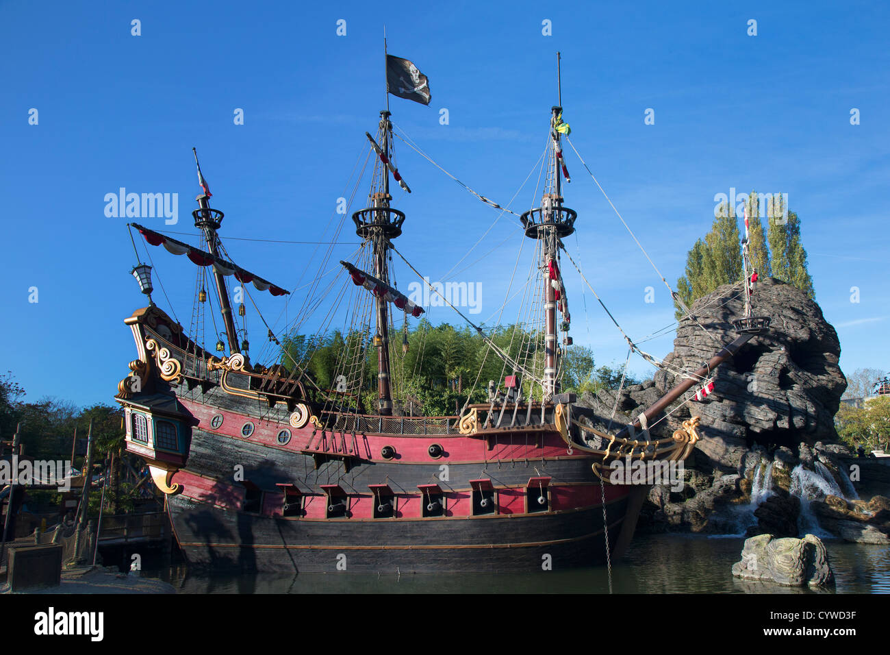 Barco de Piratas del Caribe en Disneyland París Foto de stock
