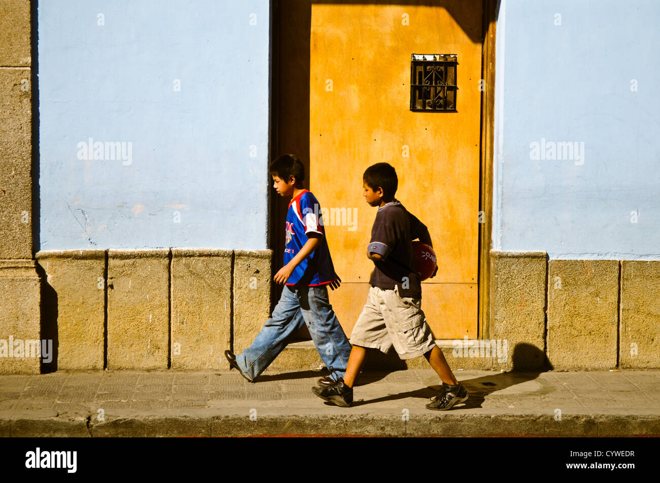 Famosa por su bien conservada arquitectura barroca española, así como una serie de terremotos, las ruinas de la Antigua Guatemala es un sitio del Patrimonio Mundial de la UNESCO y antigua capital de Guatemala. Foto de stock