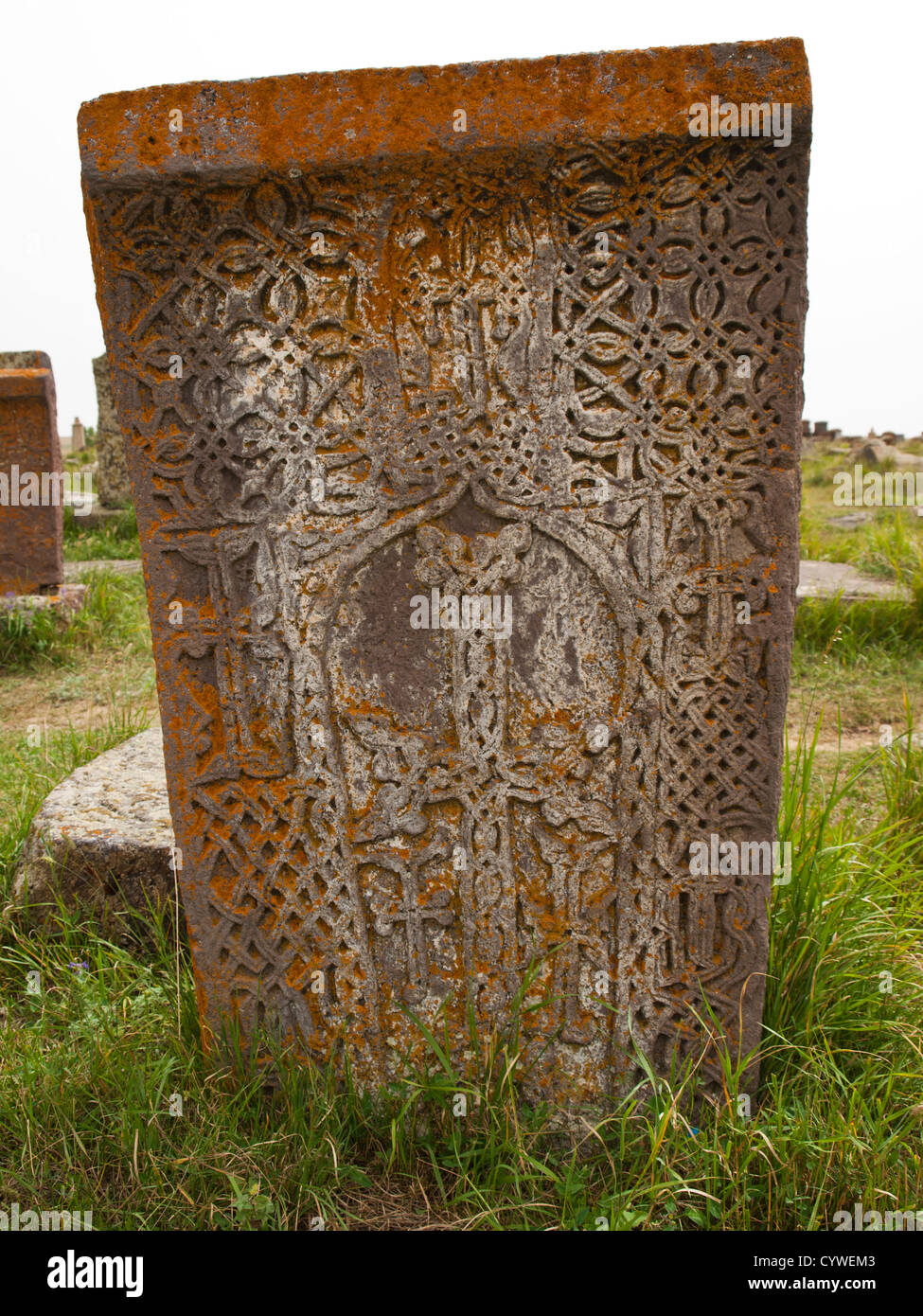 Khatchkar (cruz-piedra) campo en Noratus Foto de stock