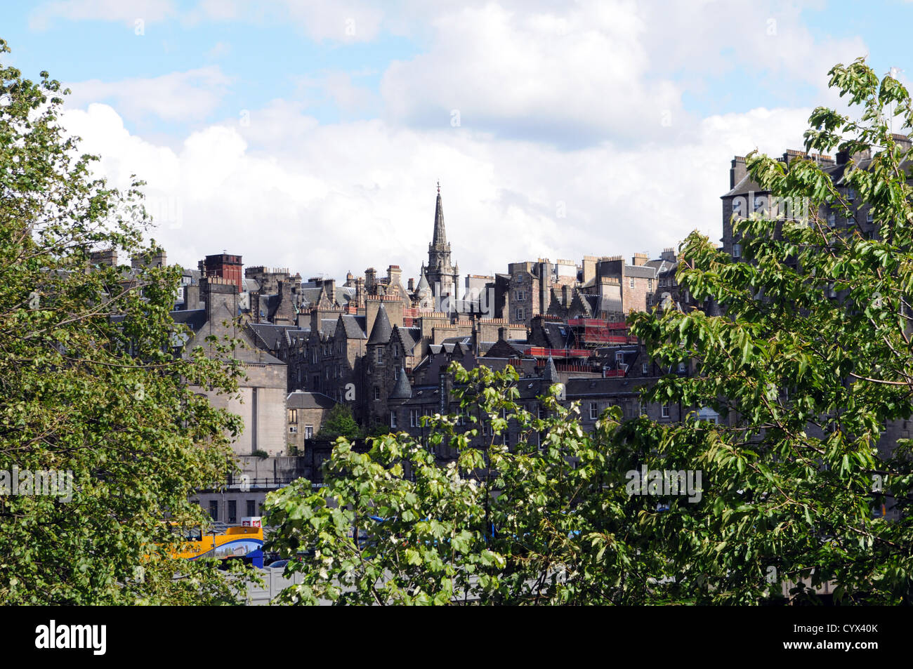Vista sobre el casco antiguo de la ciudad, Edimburgo, Escocia Foto de stock
