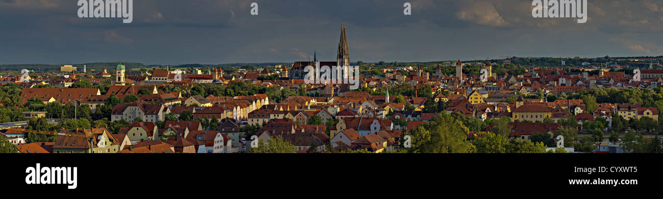 Alemania, Baviera, Regensberg, vista de la ciudad vieja Foto de stock