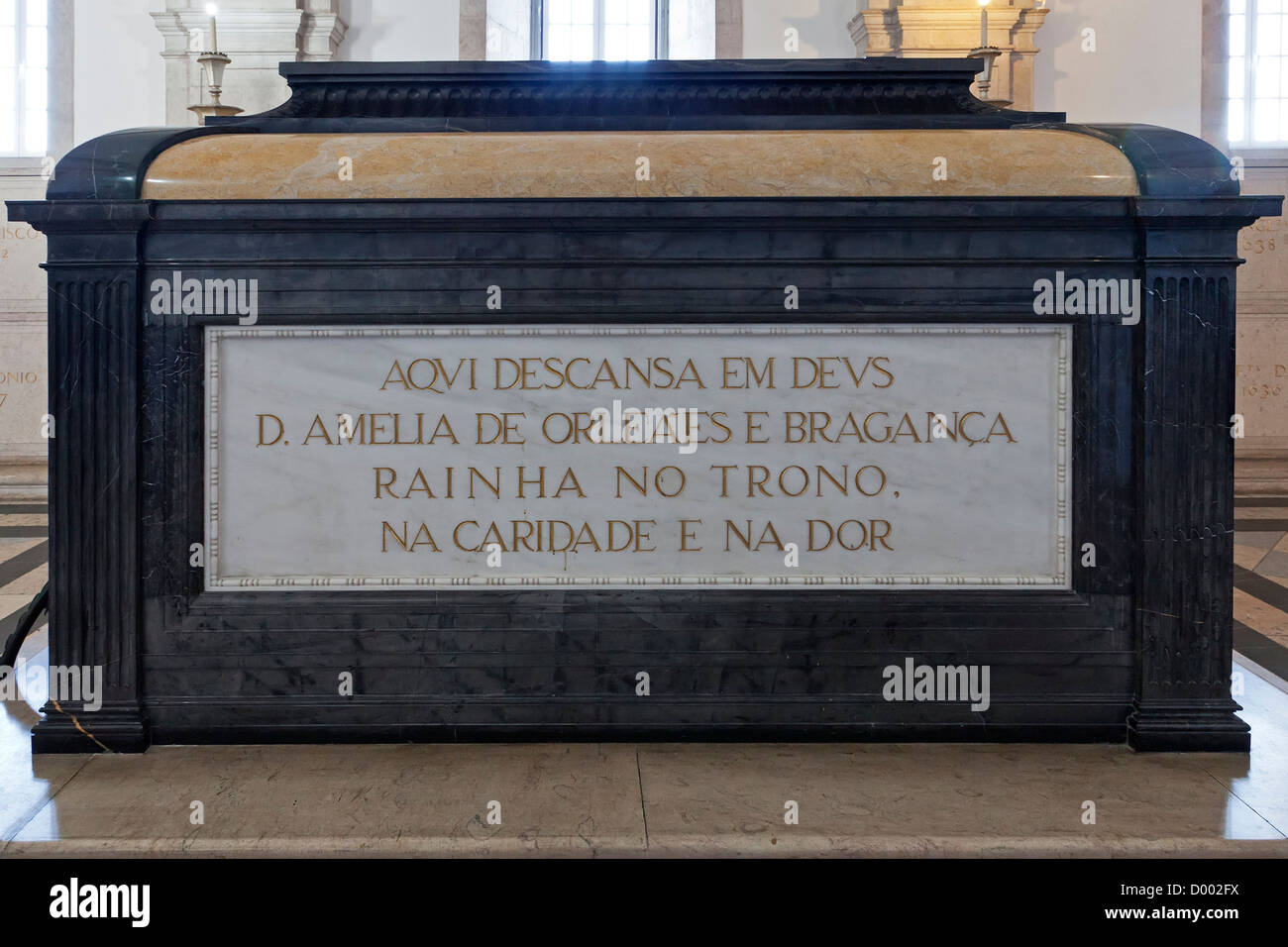 Amelia Reina tumba en el Panteón Real de la casa de Braganza. Monasterio de Sao Vicente de Fora. Lisboa, Portugal. Foto de stock
