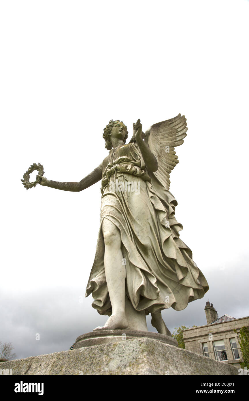 Estatua clásica en un parque junto a Dublín. Foto de stock