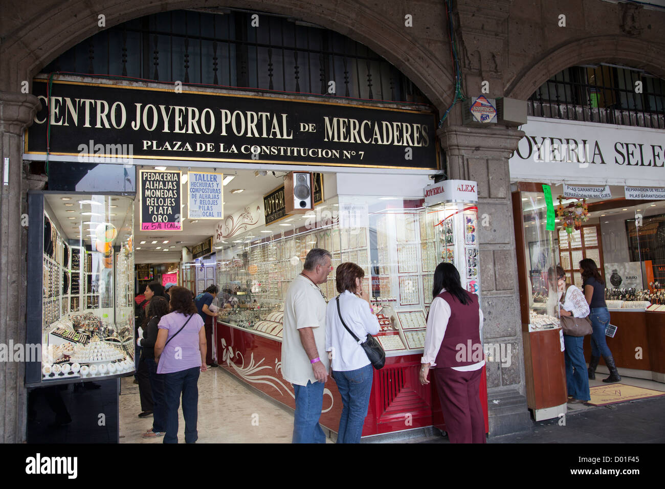 Centro Joyero en el lado oeste del zócalo en la Ciudad de México DF  Fotografía de stock - Alamy