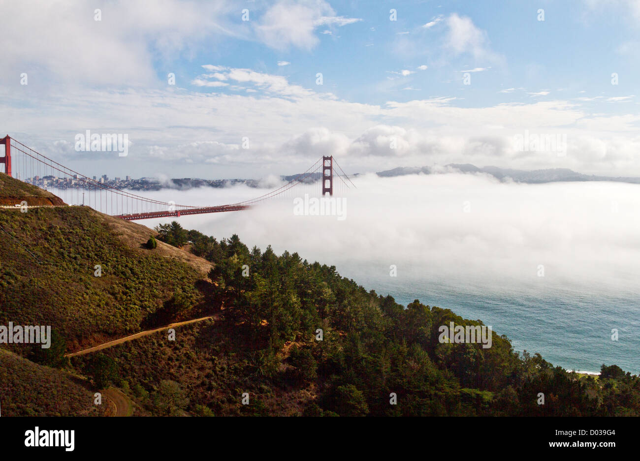 Puente Golden Gate en San Francisco, California, visto desde el Marin Foto de stock