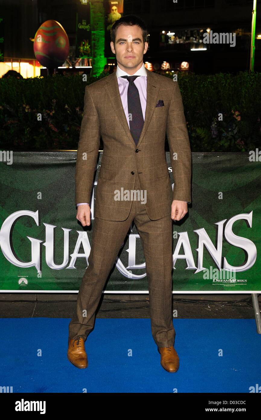 El actor Chris Pine asiste al estreno británico de la subida de los guardianes en 15/11/2012 en el Empire Leicester Square, Londres. Las personas foto: Chris Pine. Foto por Julie Edwards Foto de stock