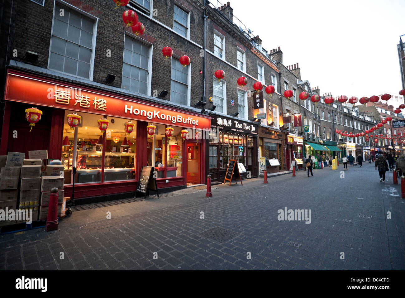Fila de restaurantes chinos en Chinatown, Londres, Inglaterra, Reino Unido. Foto de stock