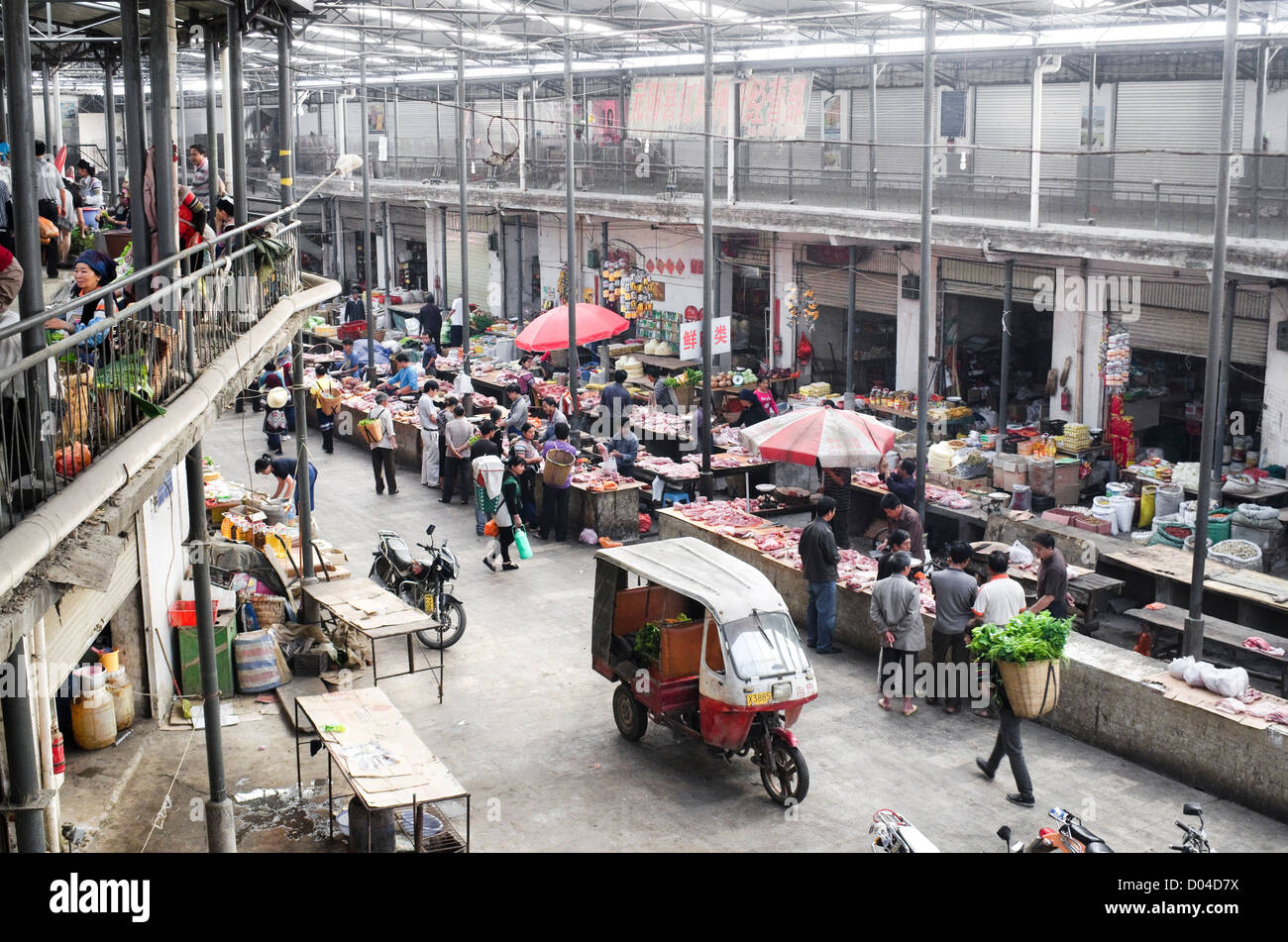 Mercado Yuanyang en la provincia de Yunnan, en China Foto de stock