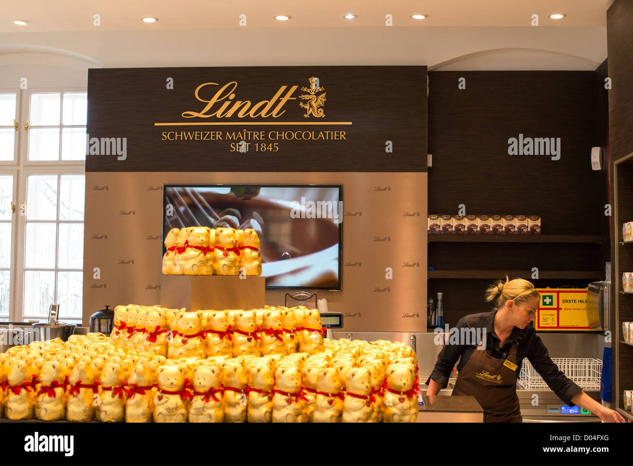 La recientemente inaugurada Boutique de chocolate Lindt en el famoso Palacio de Schönbrunn el 4 de octubre de 2012 en Viena, Austria. Foto de stock