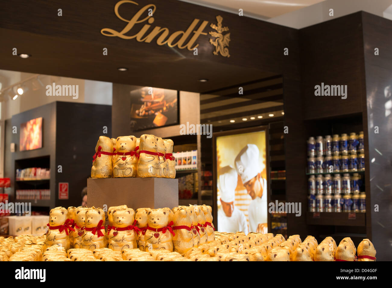 La recientemente inaugurada Boutique de chocolate Lindt en el famoso Palacio de Schönbrunn el 4 de octubre de 2012 en Viena, Austria. Foto de stock