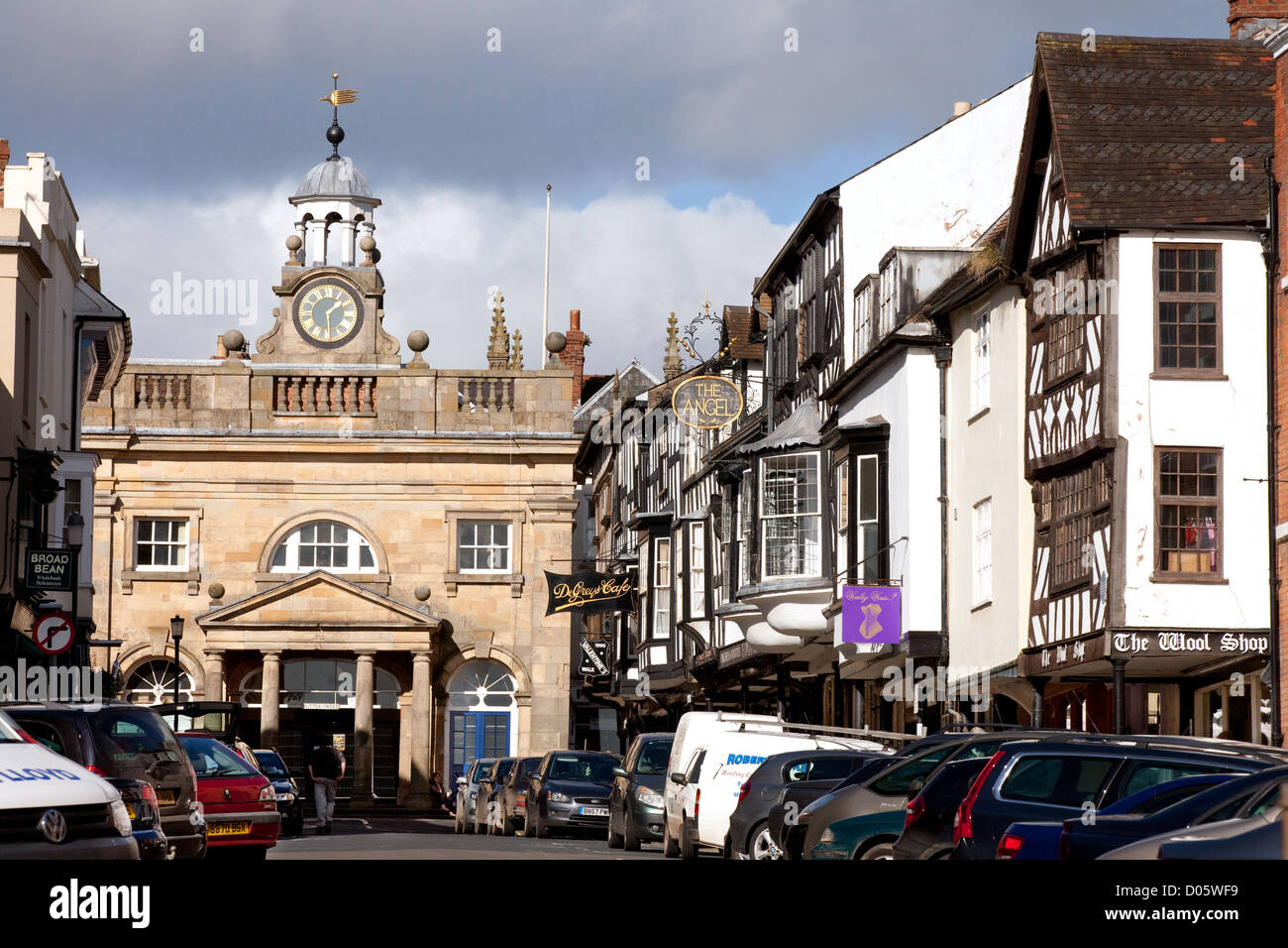 Broad Street, una calle del siglo xviii bien conservados en Ludlow Shropshire UK Foto de stock