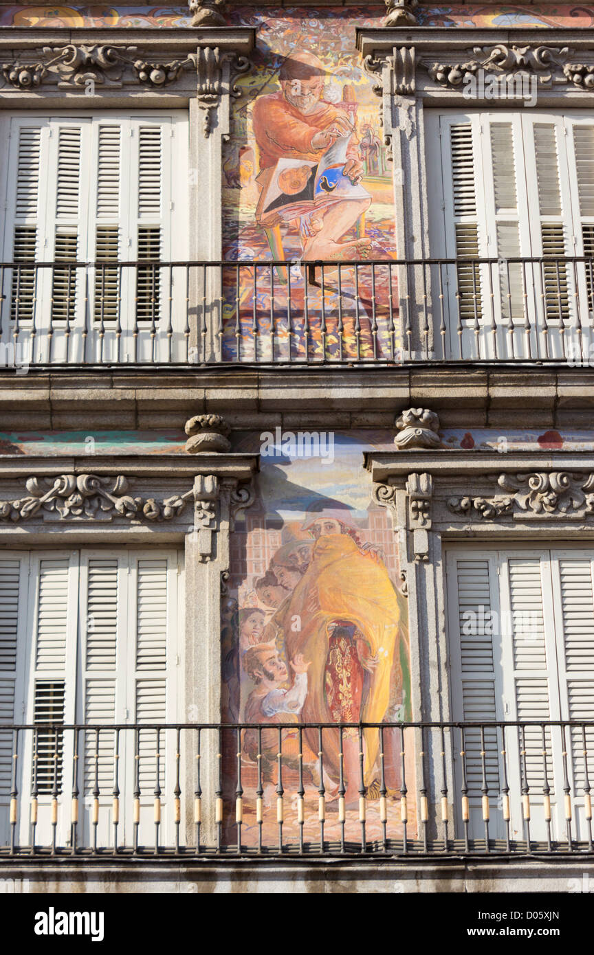 Madrid, España. La Plaza Mayor. Detalle de los Murales de Carlos Franco en la fachada. Foto de stock