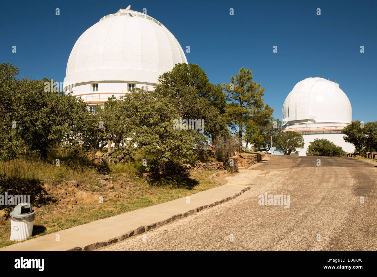 Los observatorios Observatorio McDonald en la cumbre del Monte Locke cerca de Ft Davis,TX. Foto de stock