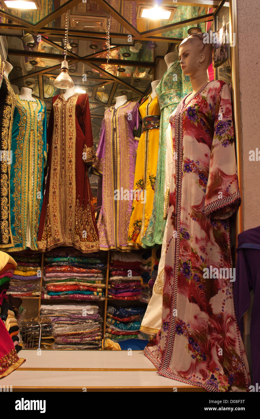 Prendas de vestir de seda fina para la venta en Marrakech, Marruecos Foto de stock