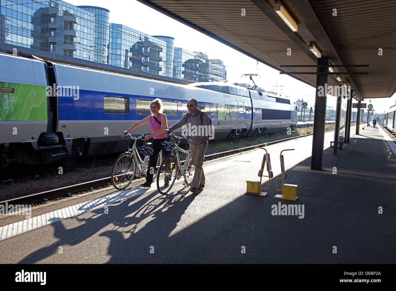 Tours france train station fotografías e imágenes de alta resolución - Alamy