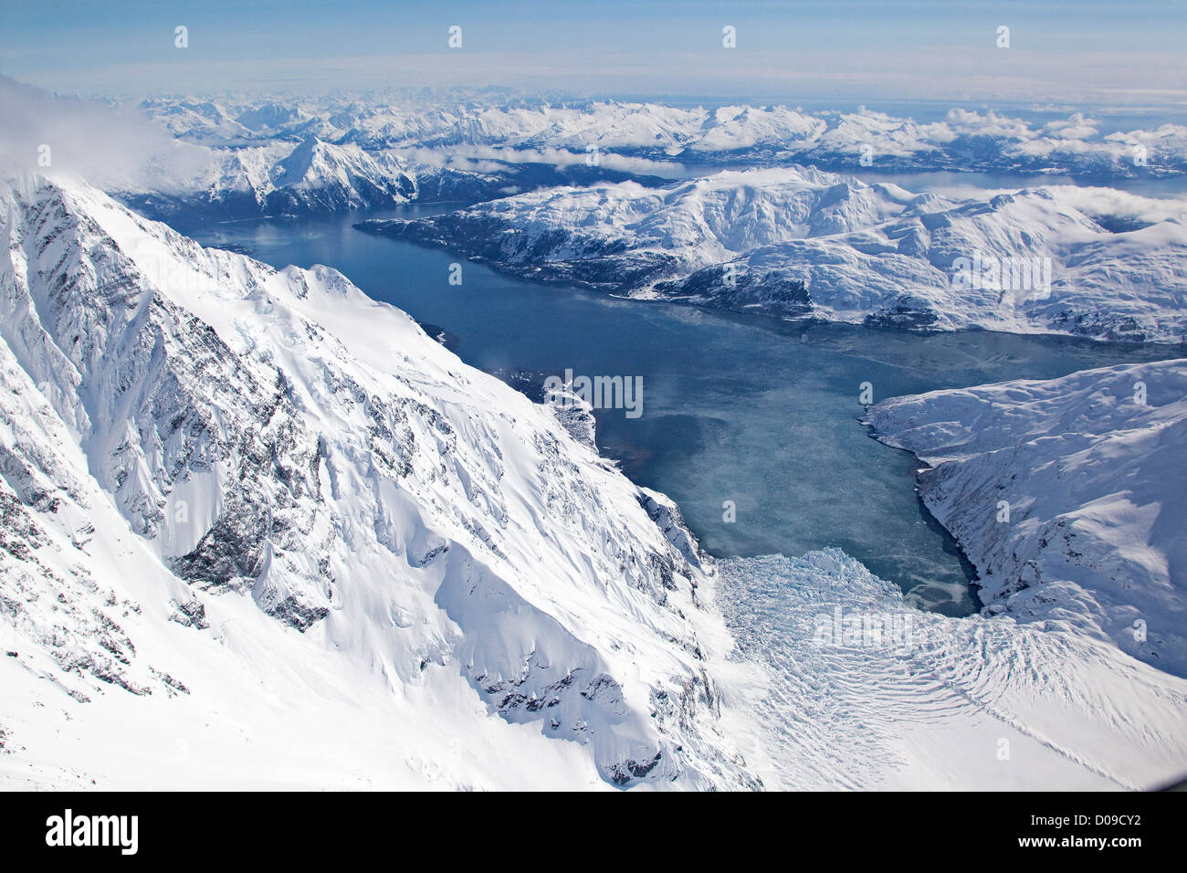 Vista aérea del fiordo Harriman, Sorpresa glaciares, montañas Chugach, Alaska, EE.UU. Foto de stock