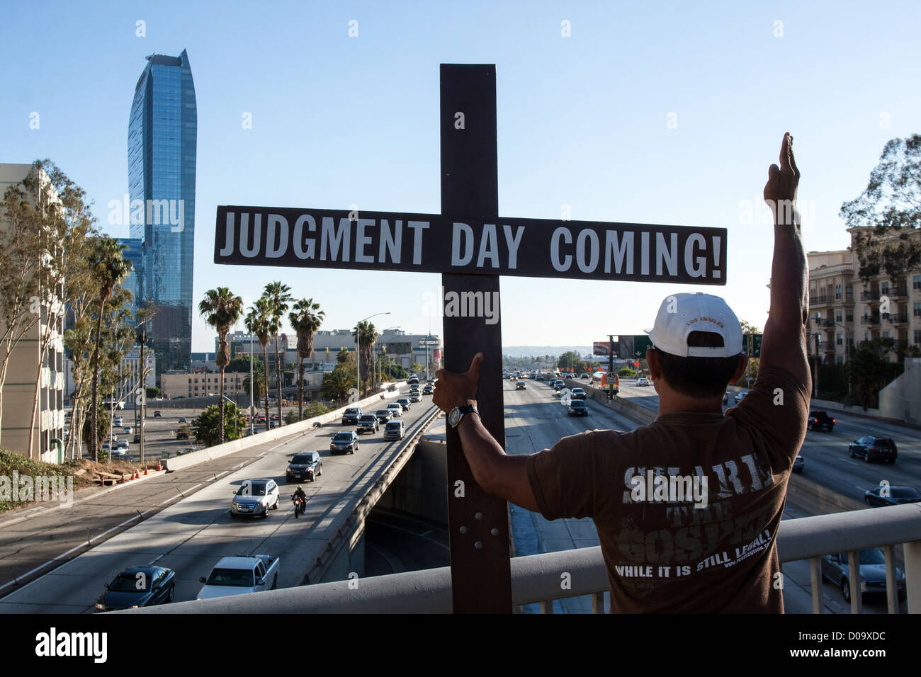 Los militantes del movimiento cristiano radical controladores de advertencia acerca de la Final Mundial de la última sentencia Downtown Los Angeles California Estados Foto de stock