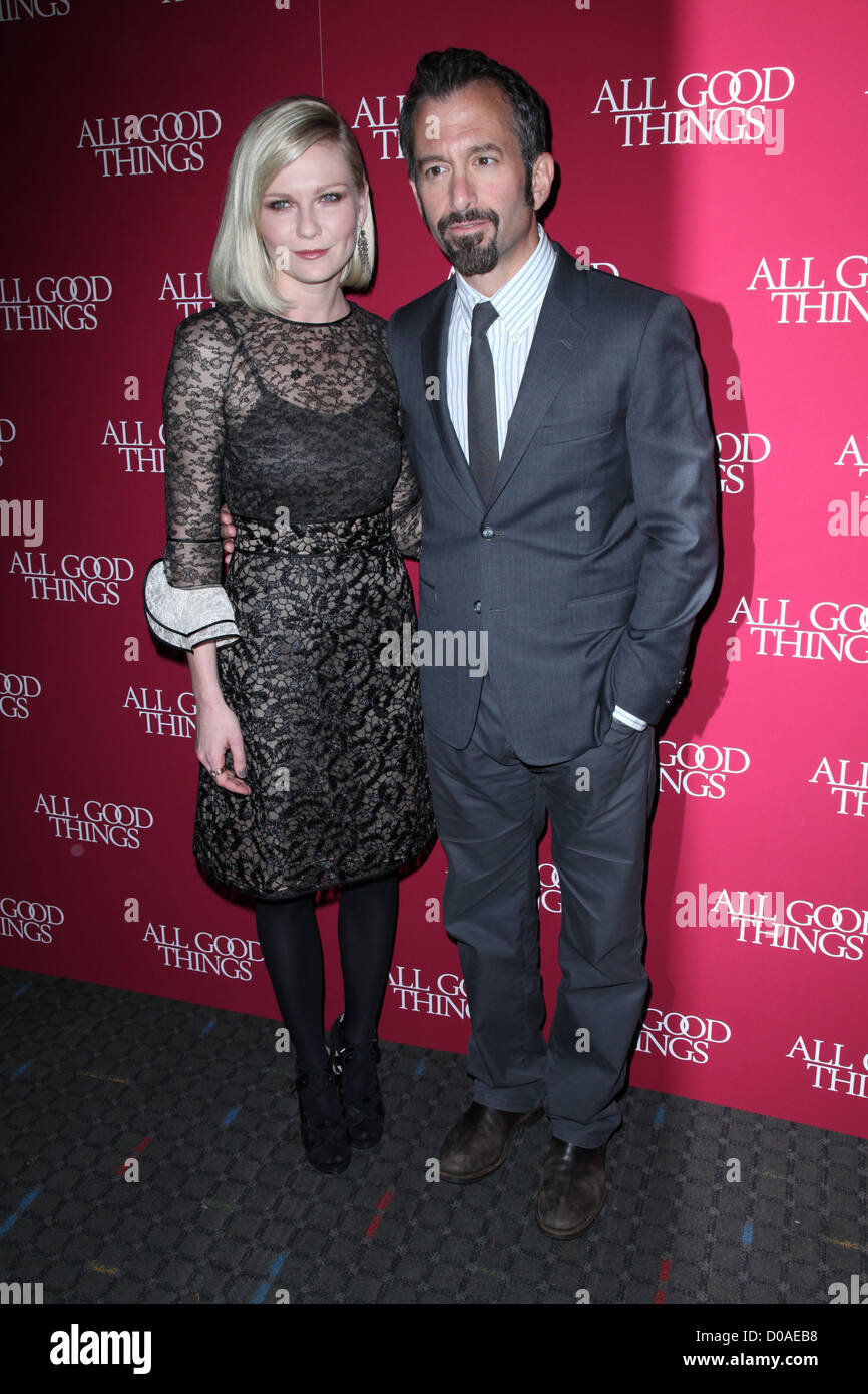 Kirsten Dunst y el director Andrew Jarecki Nueva York el estreno de "todas  las cosas buenas", celebrado en el teatro SVA New York City Estados Unidos  Fotografía de stock - Alamy
