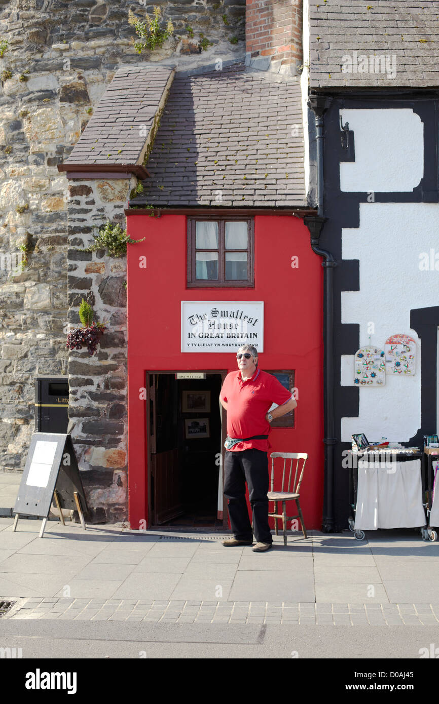 La casa más pequeña de Gran Bretaña en Conwy, Gales del Norte Foto de stock