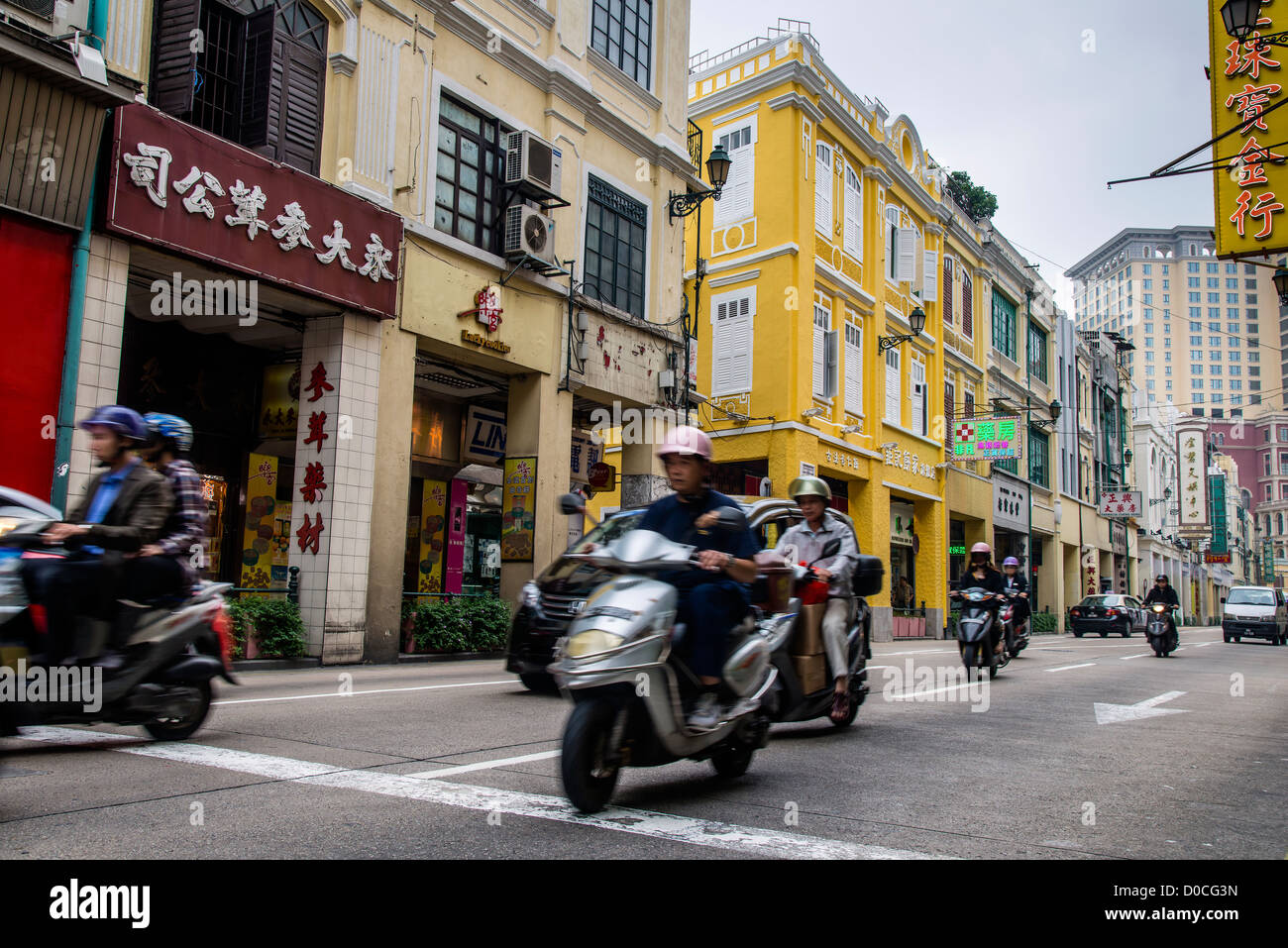 Una calle del centro de la ciudad de Macao, China Foto de stock