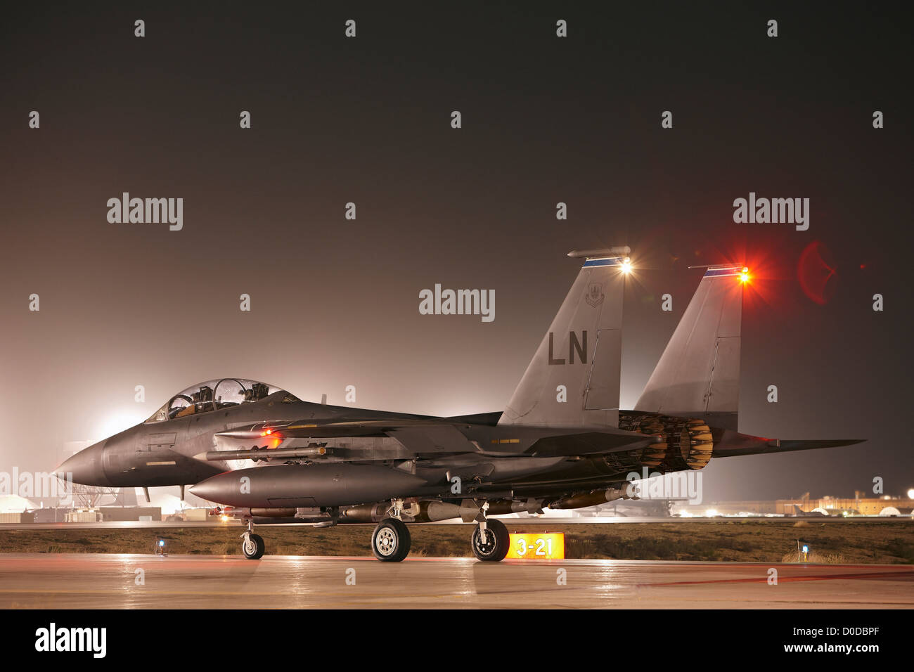 La Fuerza Aérea de los Estados Unidos F-15E Strike Eagle listo para su lanzamiento Foto de stock