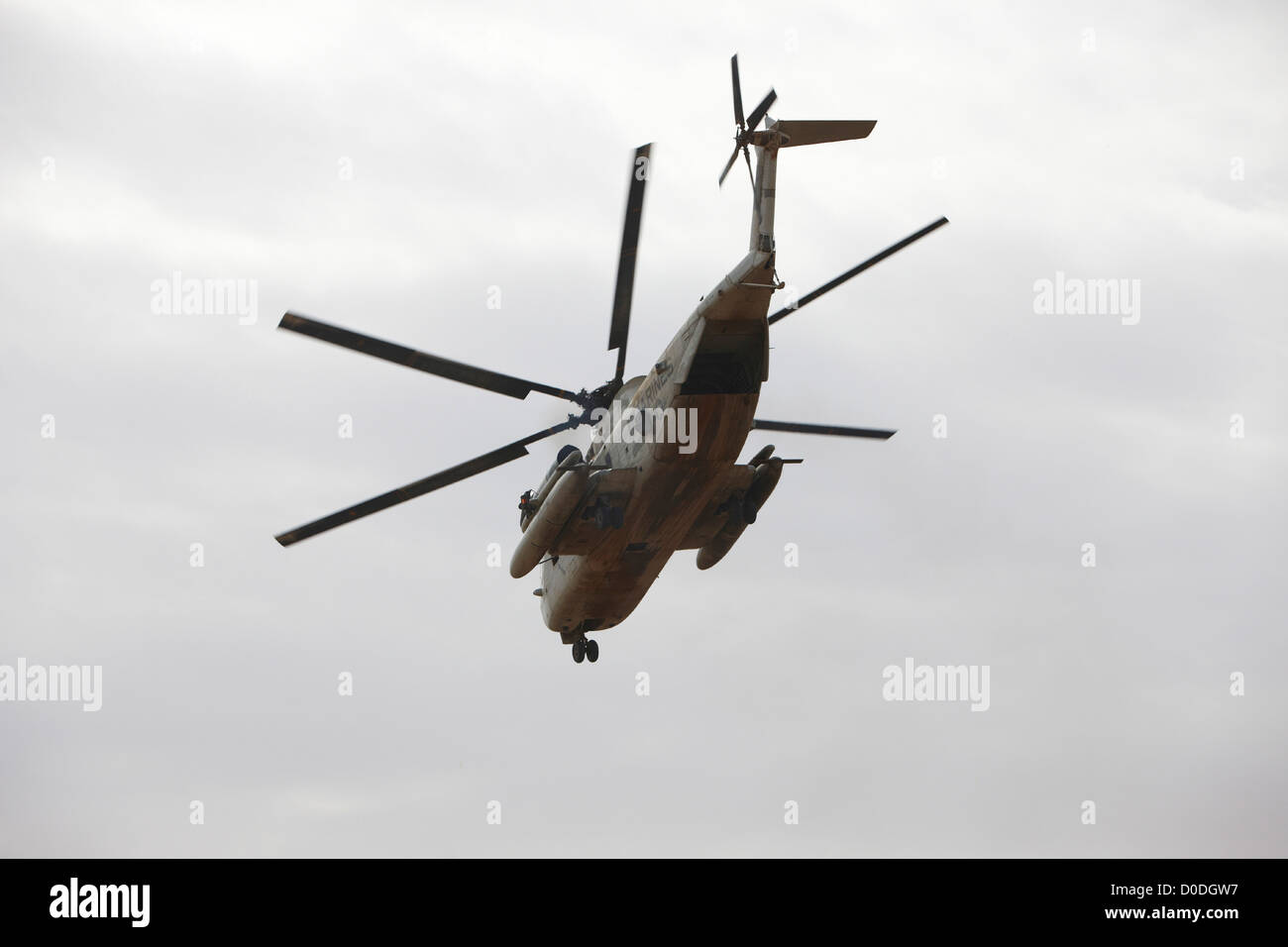 Infantería de Marina de Estados Unidos del tipo CH-53D Mar Stallion volar por encima de la provincia de Helmand de Afganistán Foto de stock