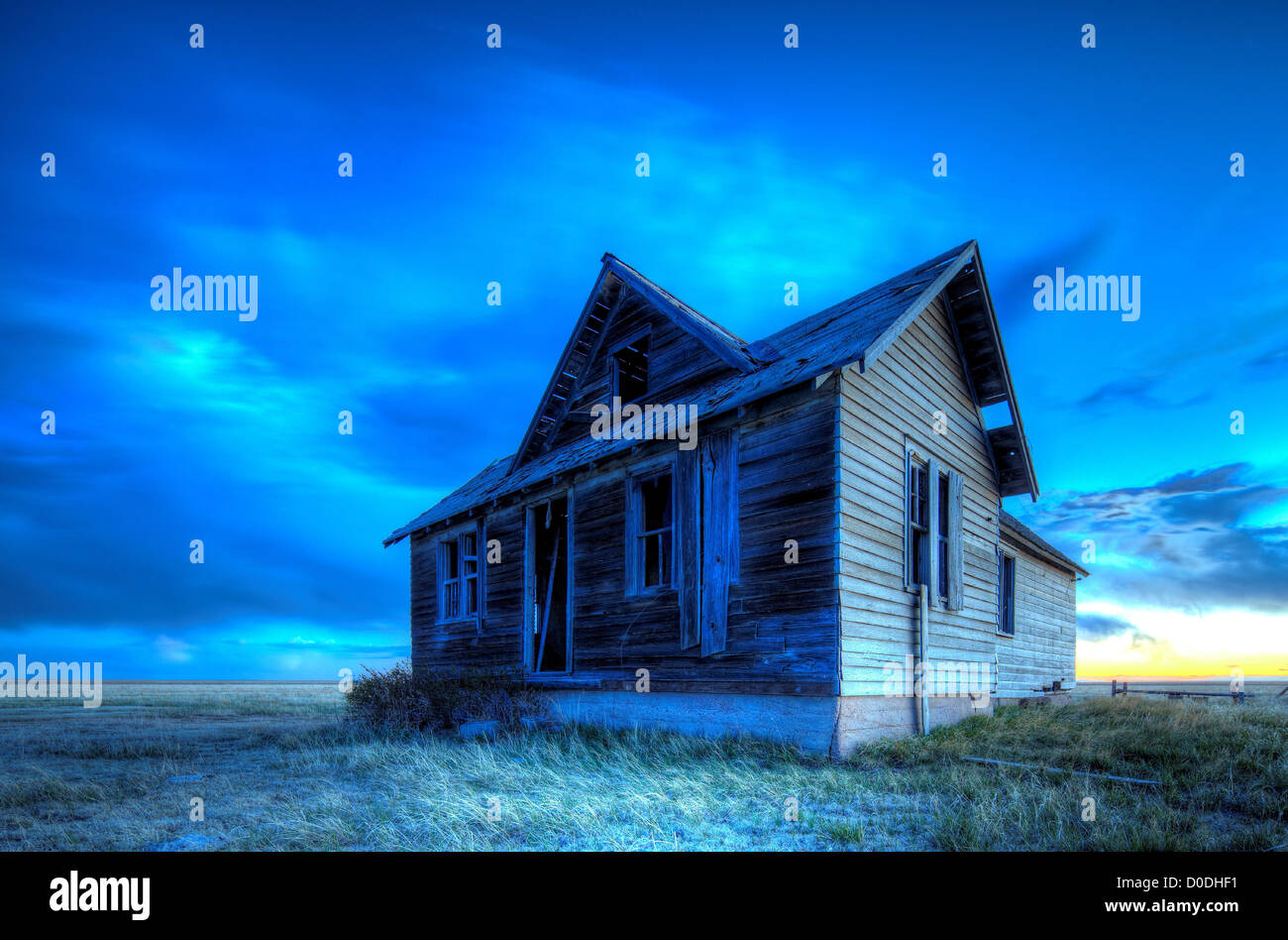 Abandonado RANCH HOUSE, al anochecer, Colorado Foto de stock