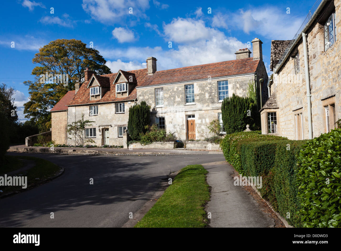 Casas de piedra en el bonito pueblo de Marston, en las afueras de Oxford, Oxford, Reino Unido Foto de stock