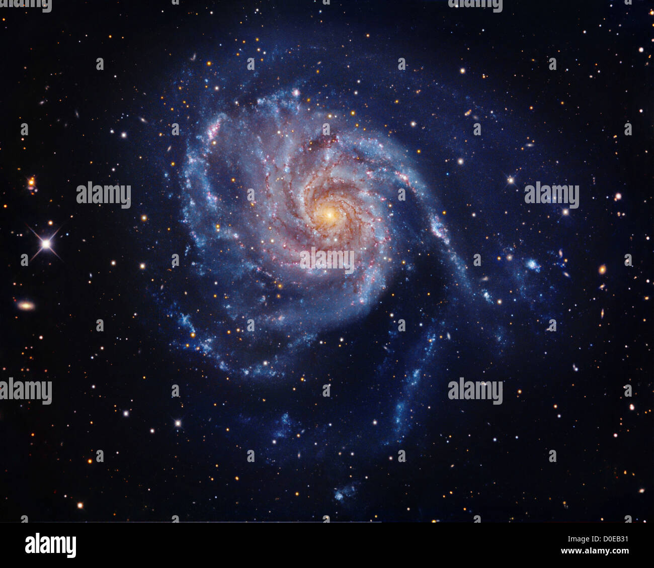 Hermosa galaxia espiral M101 Foto de stock