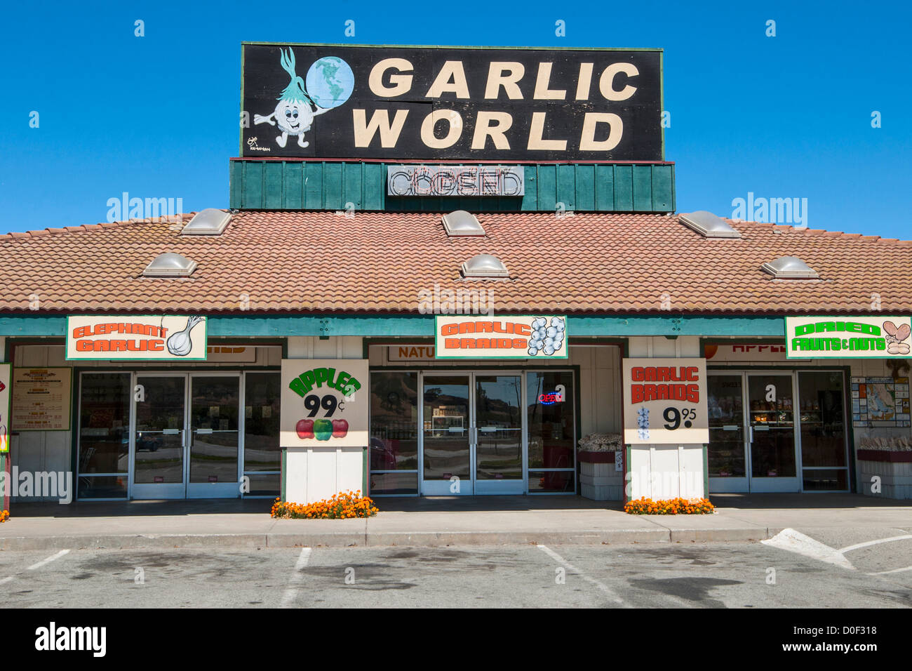 Especialidades gourmet y los productos alimenticios que se venden en esta tienda ubicada en la capital mundial del ajo, Gilroy, California. Foto de stock