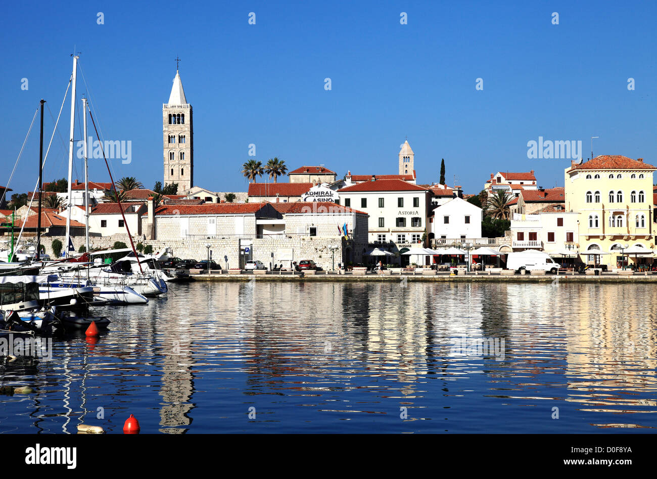 Isla de Rab, Old Town Harbour , Croacia Foto de stock