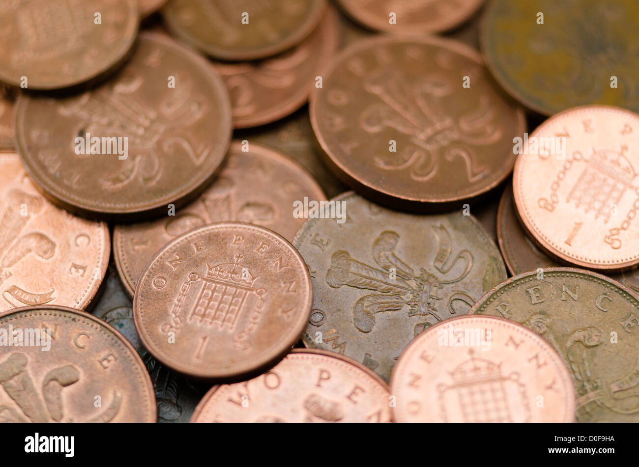 Las monedas de uno y dos peniques. Foto de stock