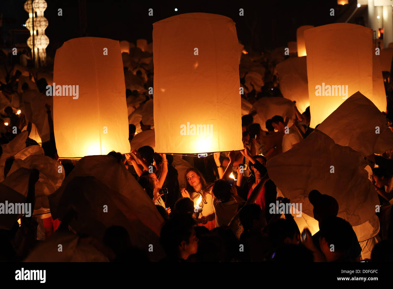 Ceremonia de linterna flotante fotografías e imágenes de alta resolución -  Página 6 - Alamy