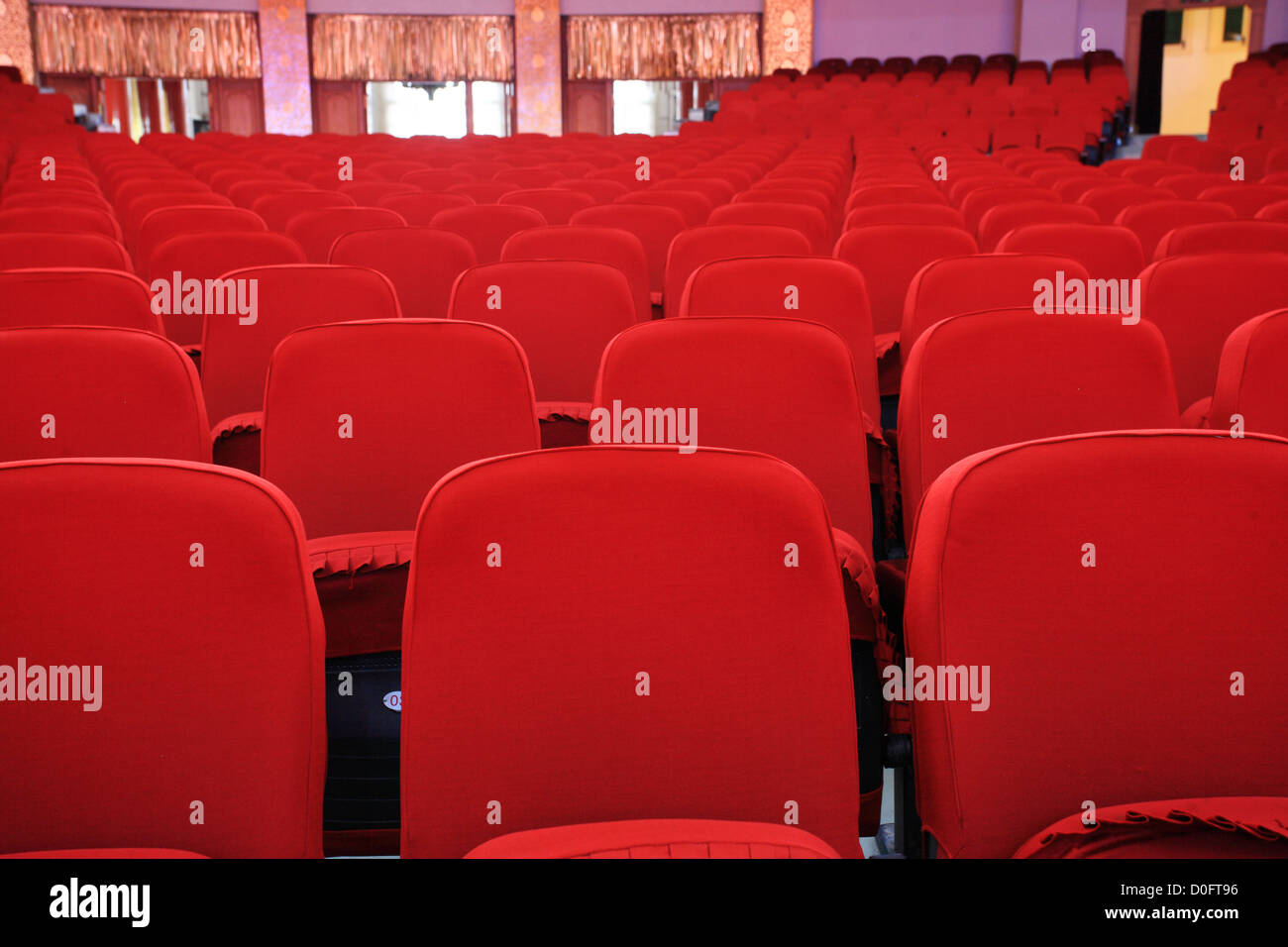 Vacía el cine teatro auditorio o sala de conferencias Foto de stock