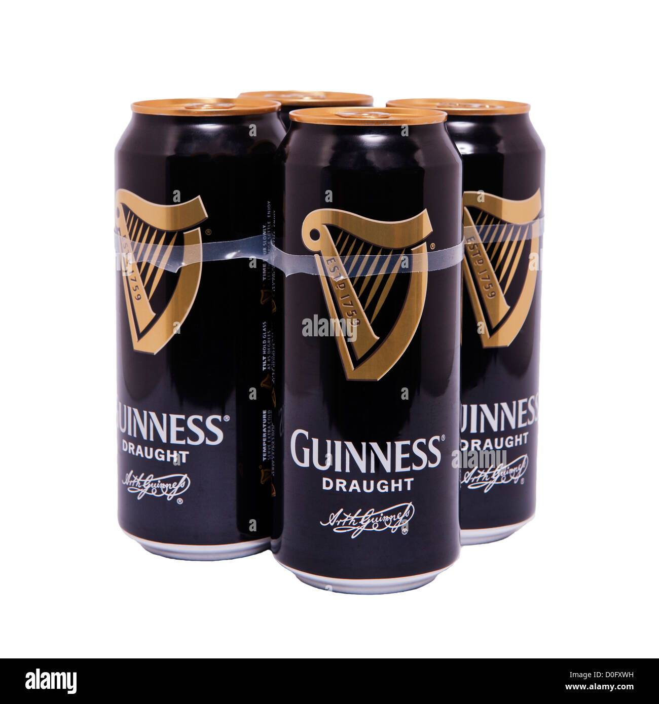Un fourpack de cerveza Guinness sobre un fondo blanco. Foto de stock