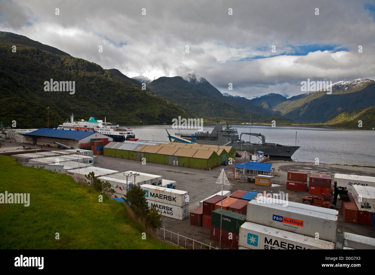 Waterfront y buques en Puerto Chacabuco, Región de Aisén, Chile Fotografía  de stock - Alamy