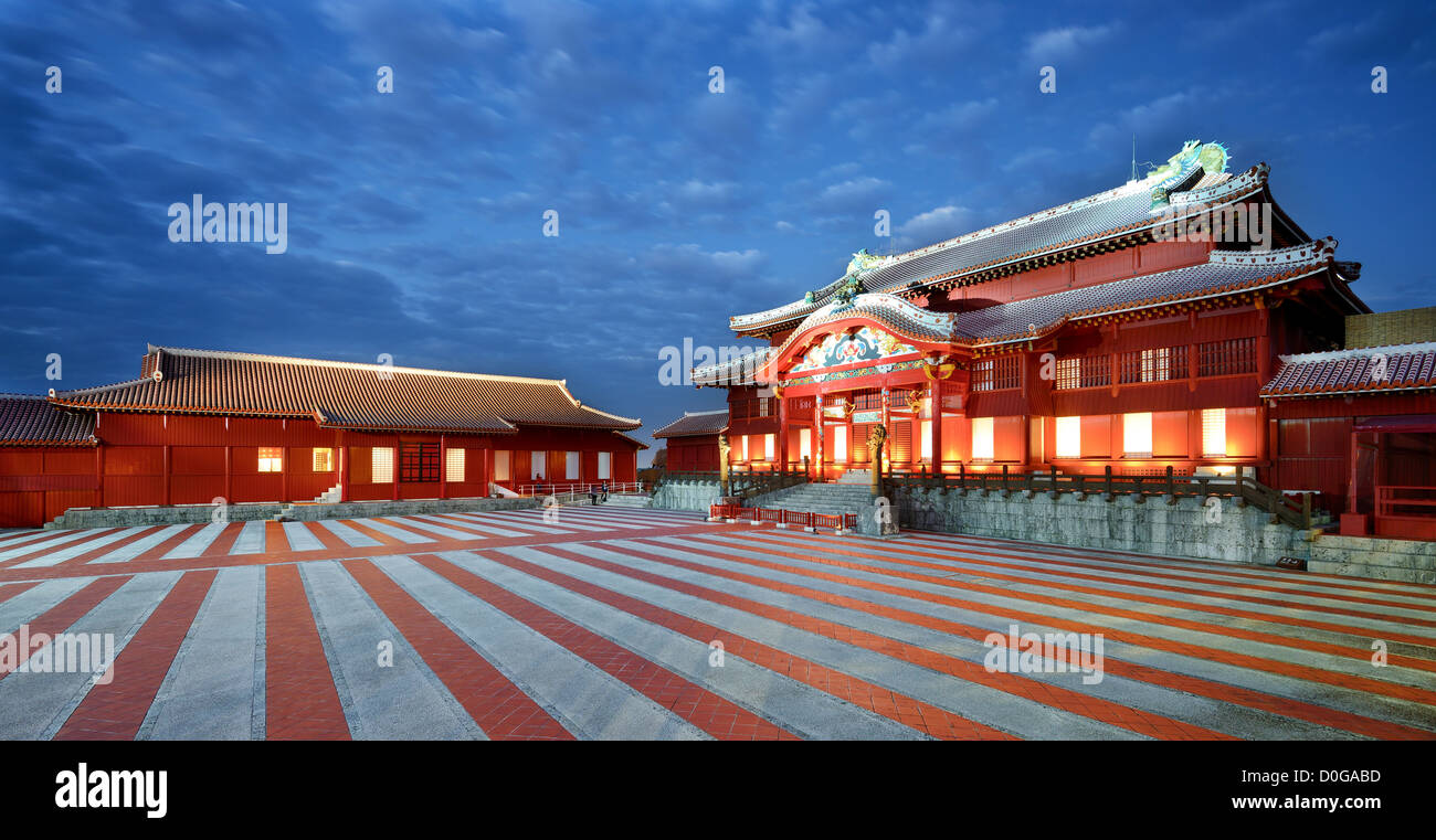 Castillo de Shuri en Okinawa, Japón fue una vez el Palacio del Reino Ryūkyū en Okinawa, Japón. Foto de stock