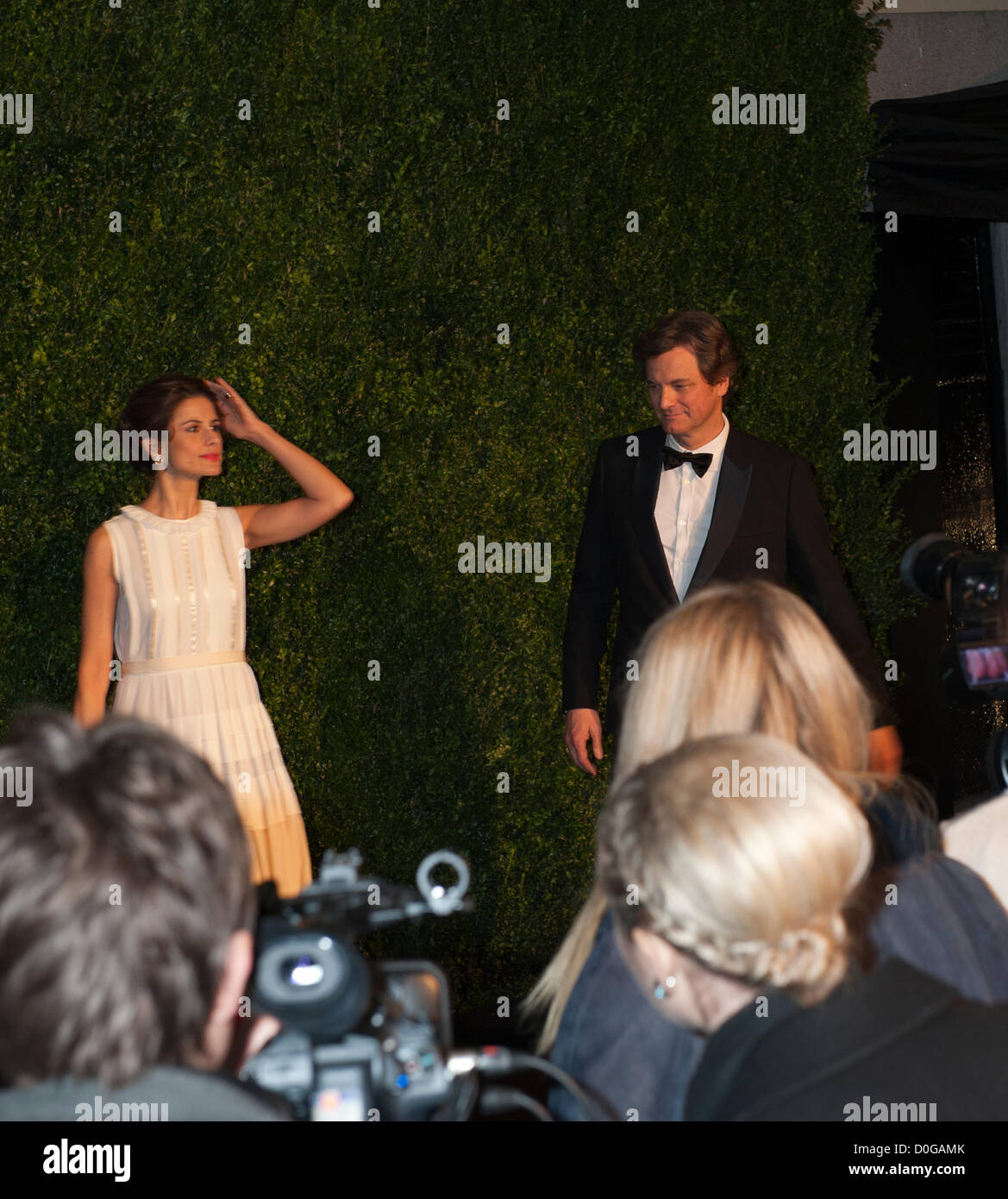 Colin Firth y esposa Livia Firth en Evening Standard Theatre Awards 2012, el Savoy de Londres el 25 de noviembre de 2012 El actor británico Foto de stock