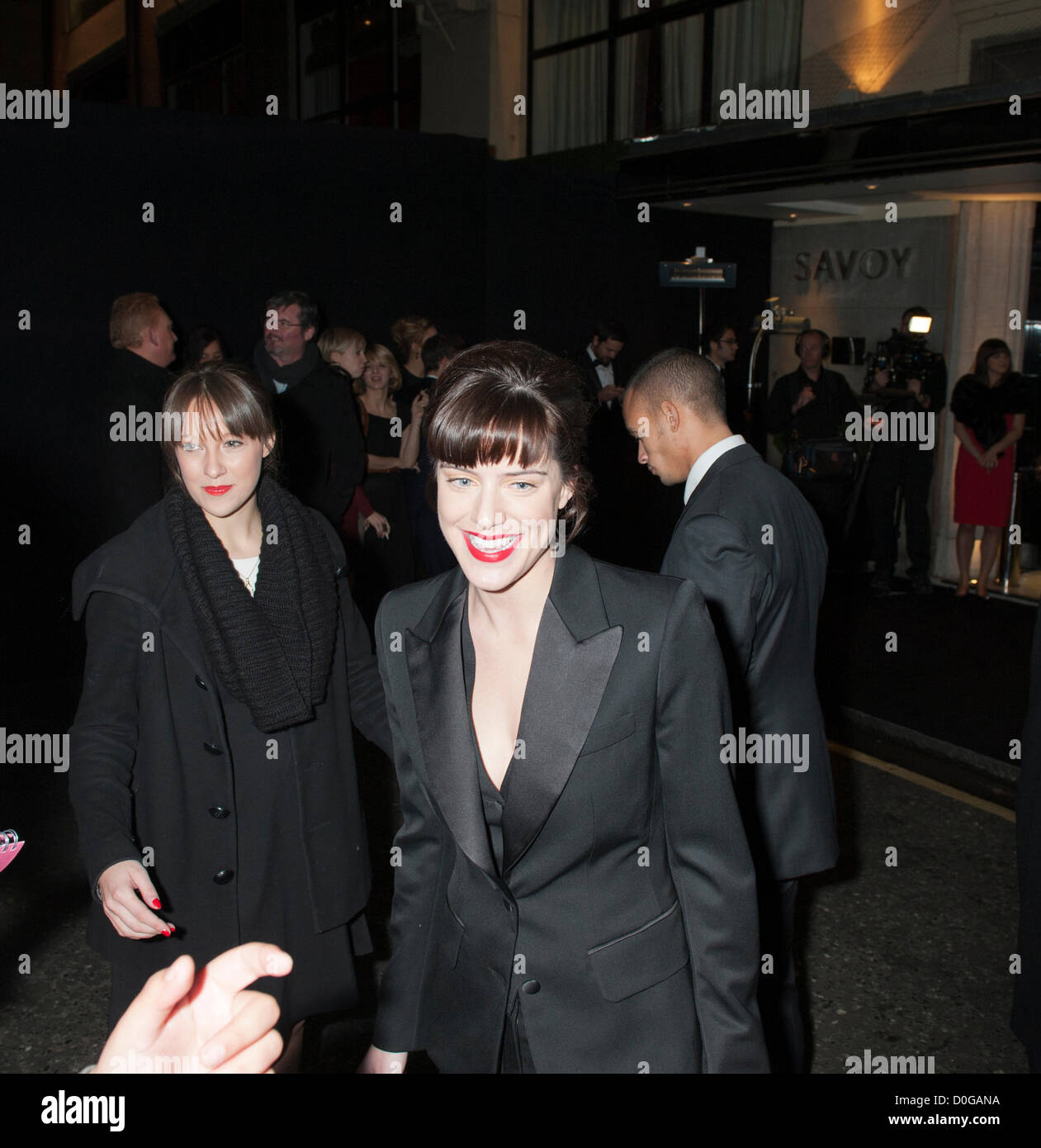 Michelle Ryan desde East Enders en Evening Standard Theatre Awards 2012, el Savoy de Londres el 25 de noviembre de 2012 El actor británico Foto de stock