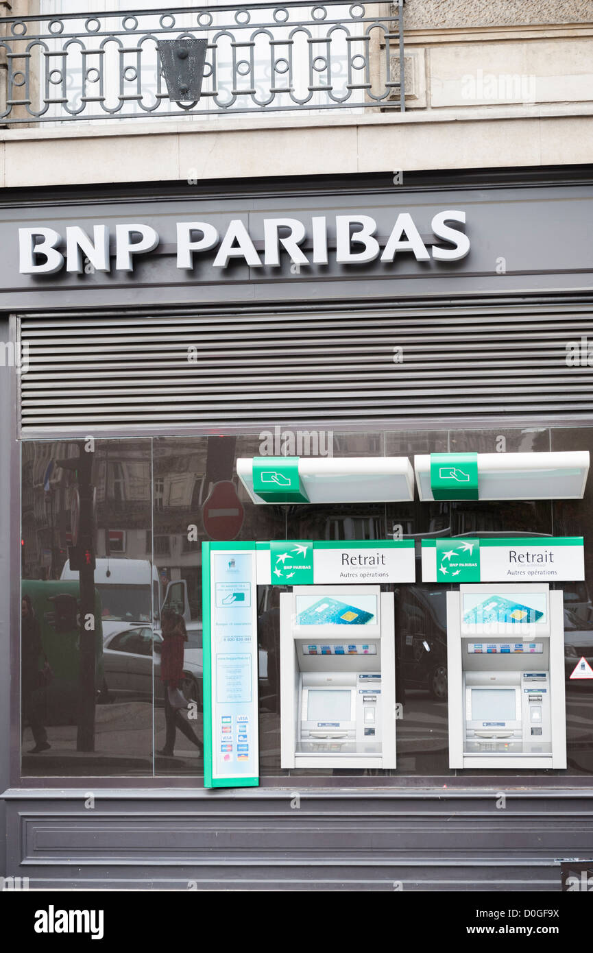 Paris, Francia: BNP Paribas ATM Foto de stock