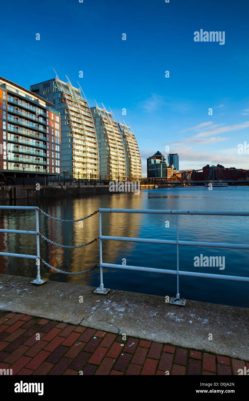 NV apartamentos situados a lo largo de los Buques del Canal de Manchester en Salford. Foto de stock