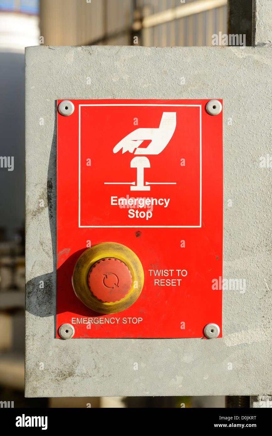 Botón de parada de emergencia. Foto de stock