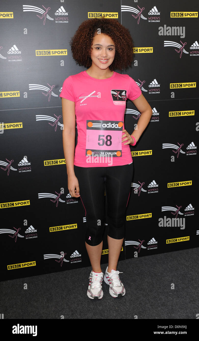 Natalie Emmanuel en un photocall para la mujer Adidas 5K Challenge en Hyde  Park, Londres, Inglaterra - 05.09.10 Fotografía de stock - Alamy